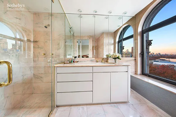 Sold by Sotheby's International Realty | media 11
