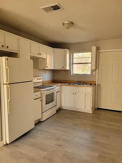 Lakefront Rentals ~ Duplexes — Photo 4