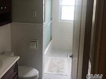 5th image of 705 Towne House Vlg