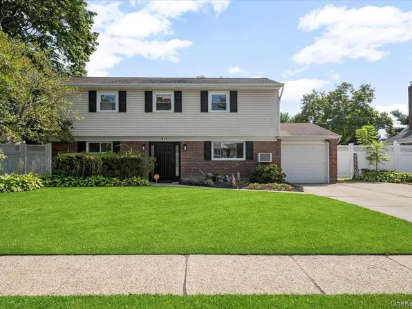 214 Haypath Road, Old Bethpage, NY 11804