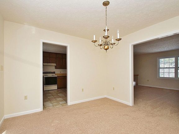 5th image of 80 Somerset St NW