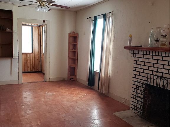 4th image of 301 Avenue K SW