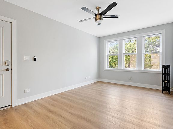3rd image of 1521 W Sherwin Ave APT 307