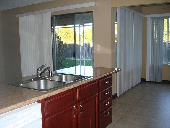 4th image of 3423 Blythe Dr