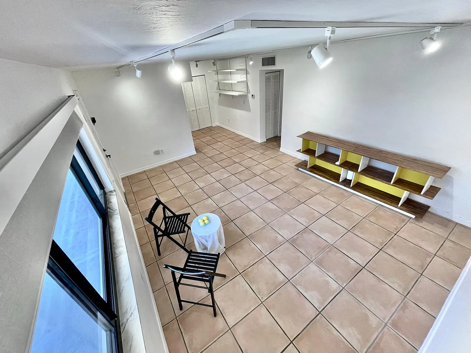 2 bed, 879 sqft, $3,400 — Photo 4