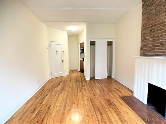 Rented by Anchor Associates | media 2