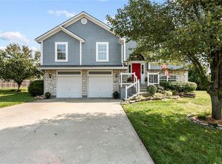 521 Forrest View Ct, Raymore, MO 64083