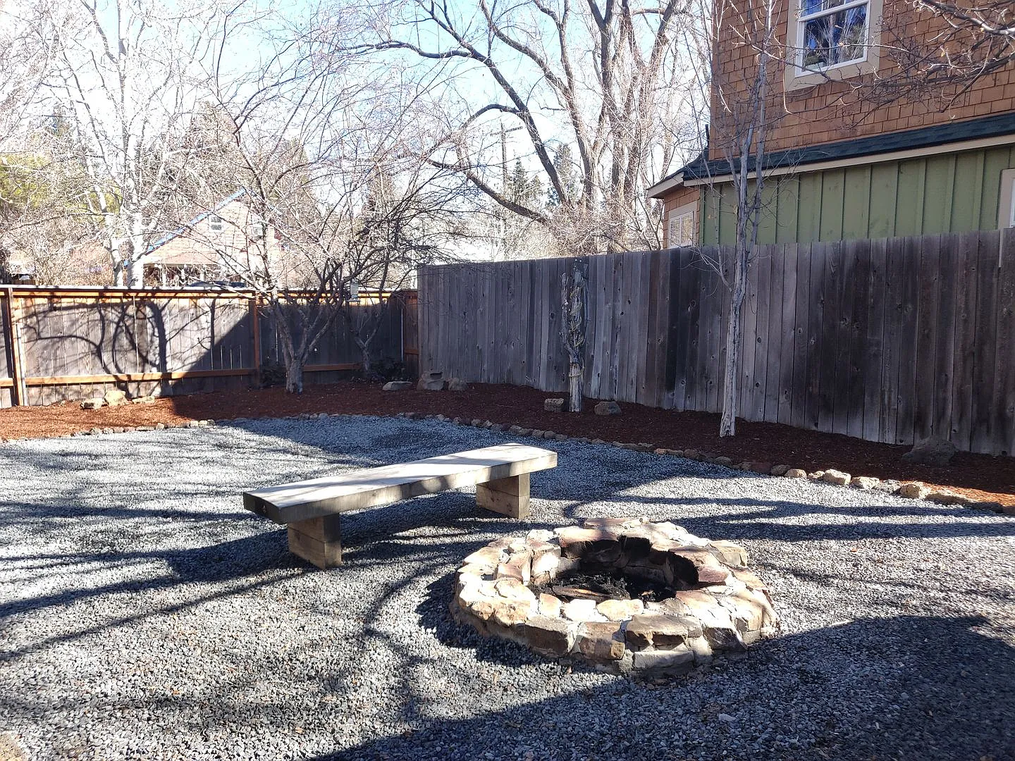 NW Bend 3x2 single-story hidden gem with huge fenced yard! — Photo 4
