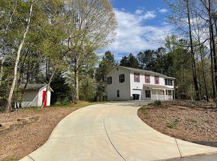 1574 Maple Ridge Dr, Loganville, GA 30052