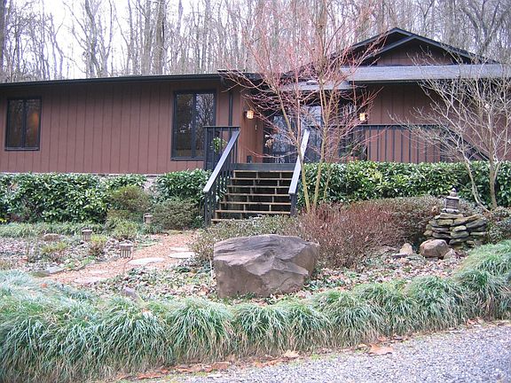 3rd image of 2305 Carriage Ln