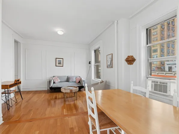 210 East 17th Street image 2 of 14