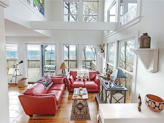 4th image of 1911 Ridgeview Dr