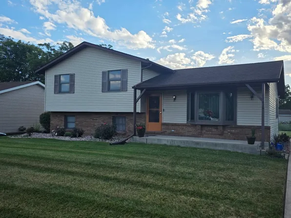 1541 W 97th Pl, Crown Point, IN 46307