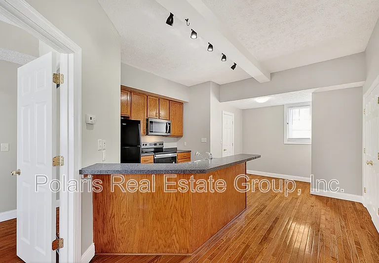 145 E 14th St — Photo 10