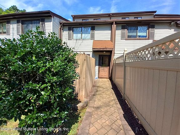 2nd image of 17 Lombard Ct #A
