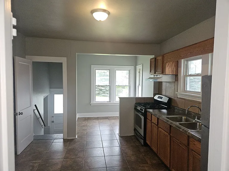 18139 Oakwood Ave — Photo 3