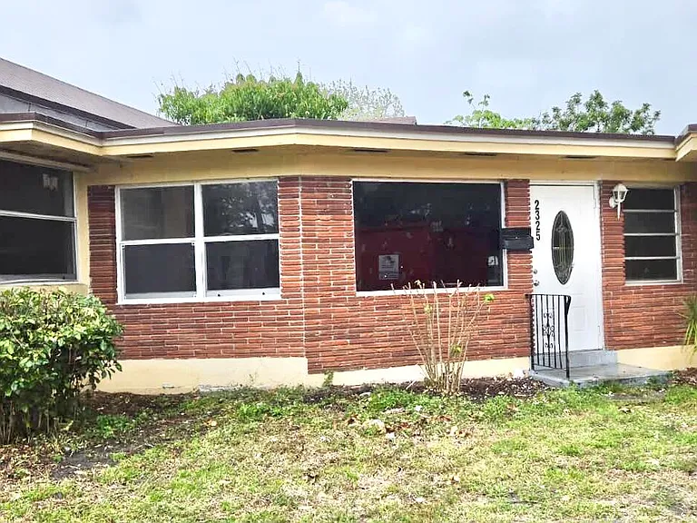 2325 Johnson St — Photo 21