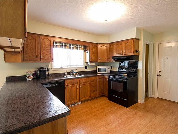 3rd image of 7470 Jasani Ct