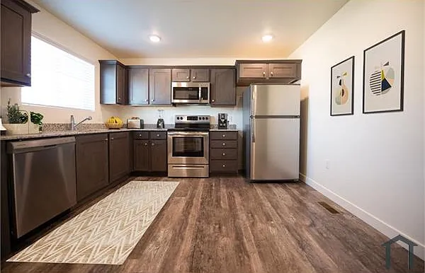 3 bed, 1688 sqft, $2,150 — Photo 2