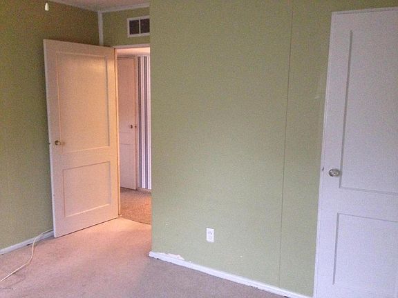 5th image of 1263 Emerald Ave NE