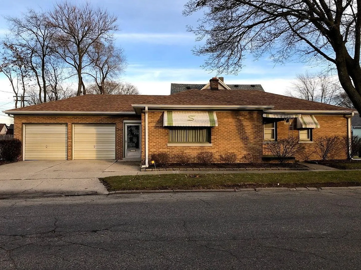 5319 19th Ave photo 1