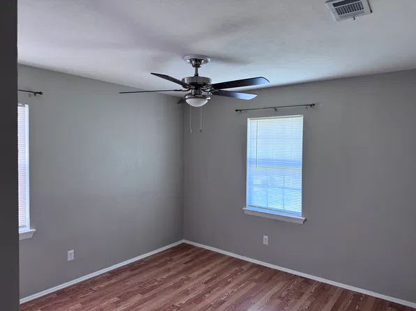 112 Travis Dr, Euless, TX 76039