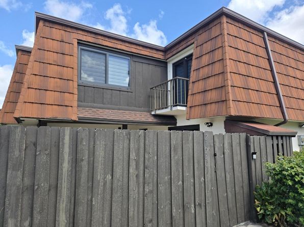 2124 White Pine Cir APT C