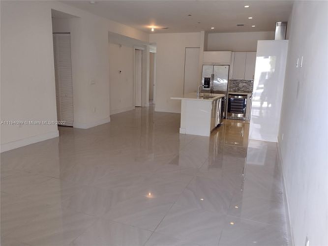 1st image of 10280 NW 63rd Ter APT 105