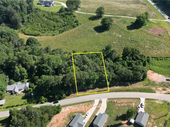 585 Mountain Rd, Westminster, SC 29693