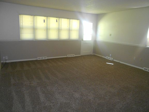 spacious livingroom