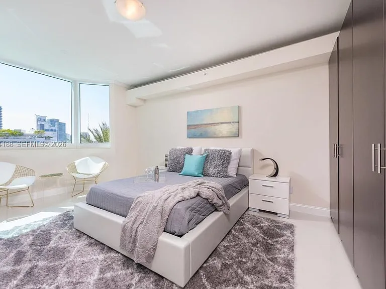 300 S Pointe Dr #706 — Photo 11
