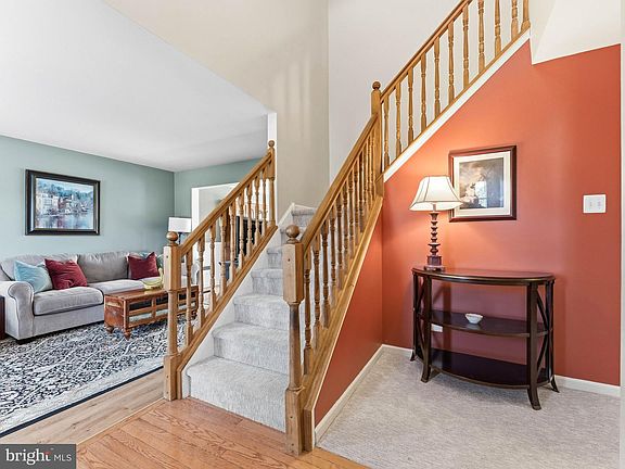 5th image of 115 Shire Ln