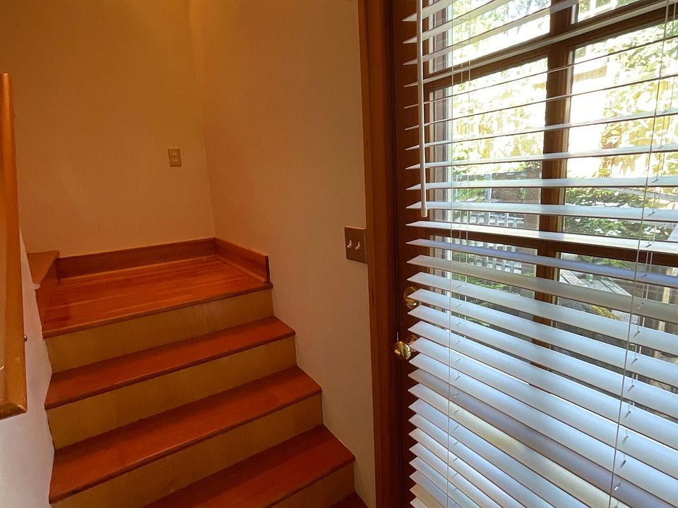Entrance and bonus storage space