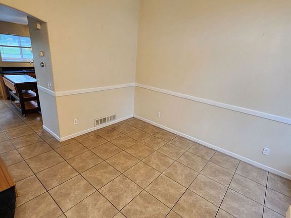 3rd image of 4556 Gunbarrel Dr