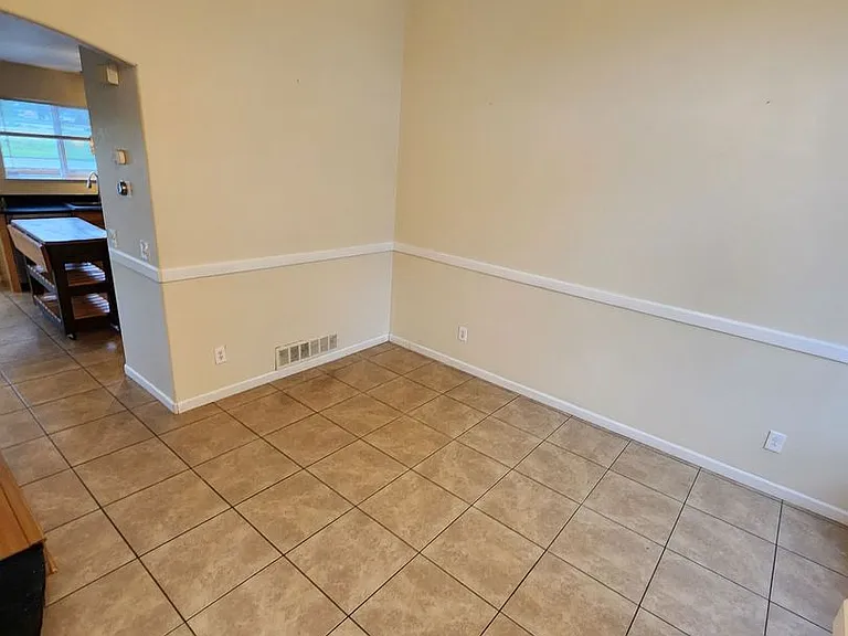 4556 Gunbarrel Dr — Photo 3