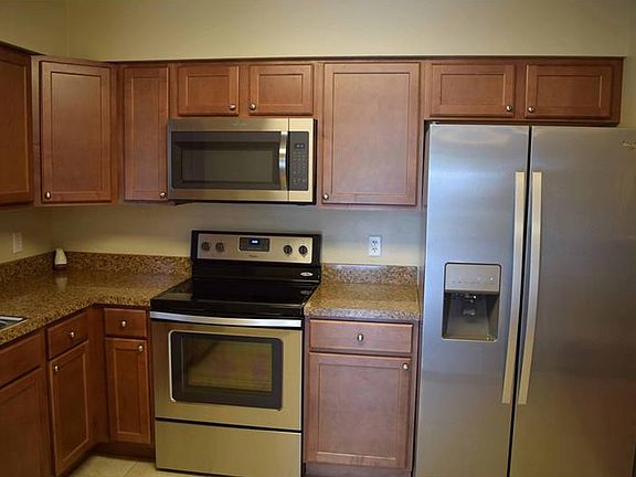 4th image of 2610 Elm Ave