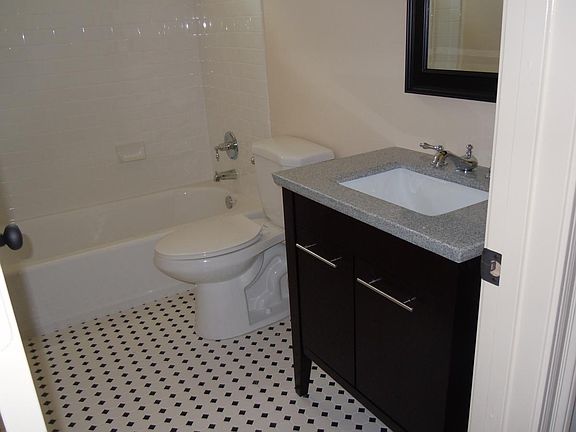 3rd image of 6753 Bellaire Dr