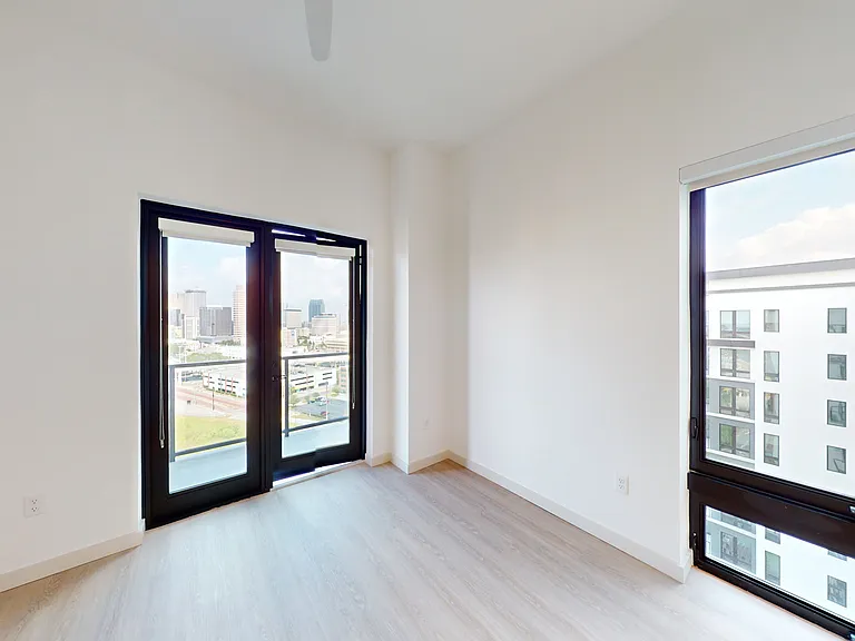 101 N Meridian — Photo 125