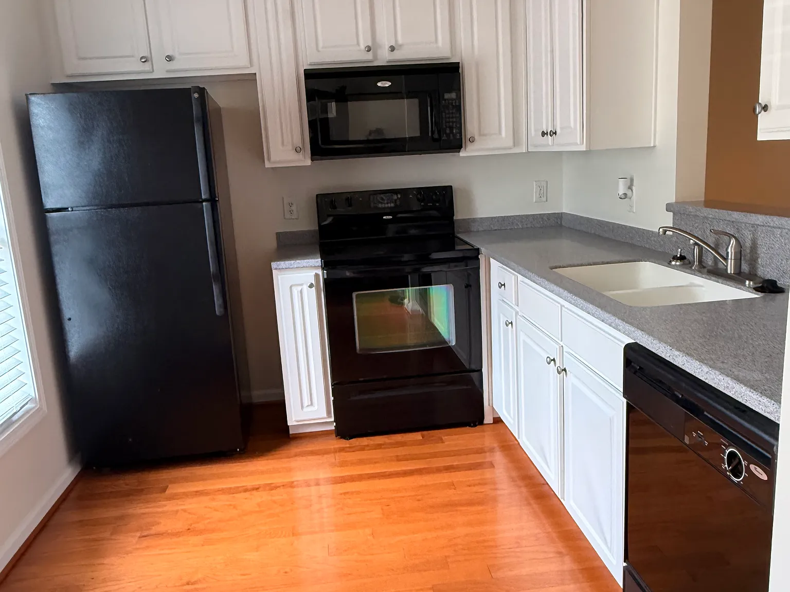 2 bed, 1055 sqft, $1,450 — Photo 4