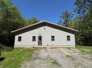 2934 Henderson School Rd NE, New Philadelphia, OH 44663