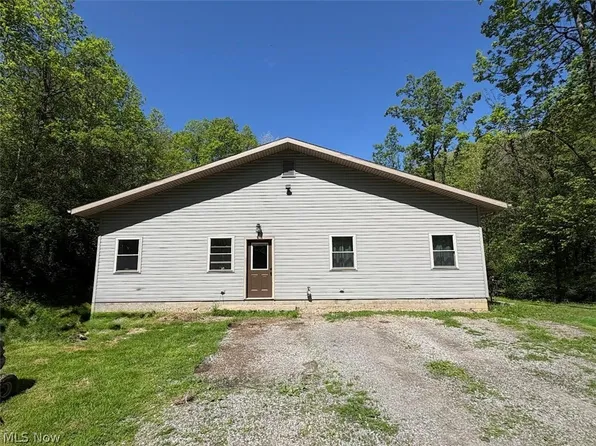 2934 Henderson School Rd NE, New Philadelphia, OH 44663