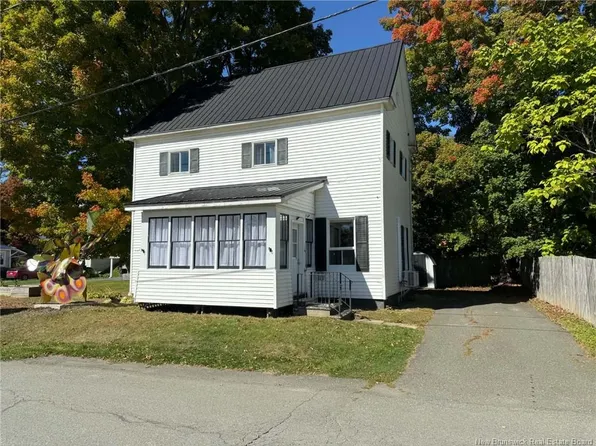 106 College St, Woodstock, NB E7M 1K6