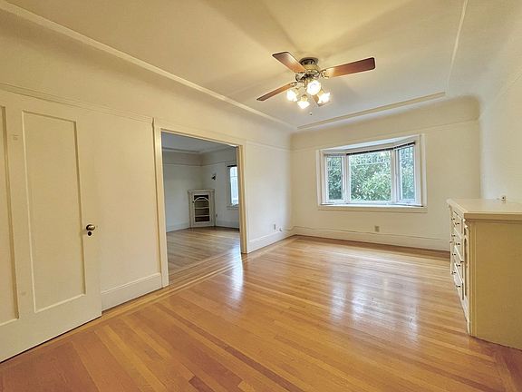4th image of 928 27th St APT 3