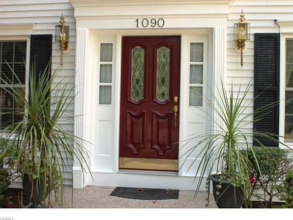2nd image of 1090 Carol Ln