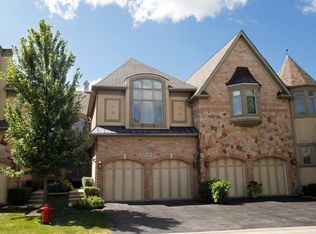 1415 W Rue Paris Pl, Inverness, IL 60067