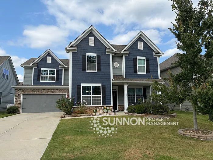 5 bed, 4.5 bath, 3740 sqft, $2,995 — Photo 1
