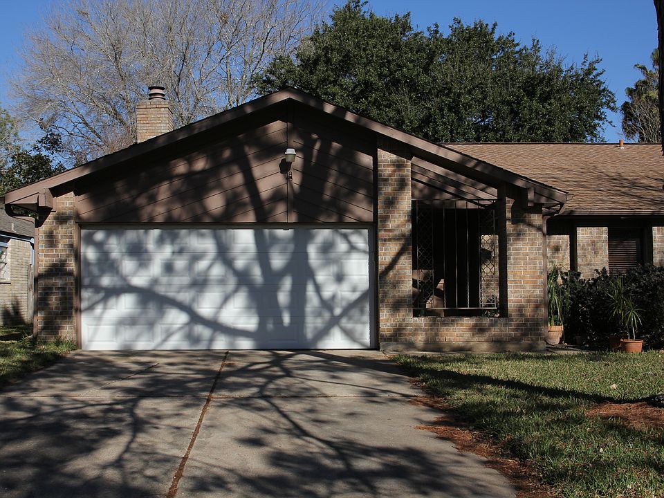 1st image of 15911 Cavendish Dr