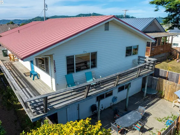 1125 Winchester Ave, Reedsport, OR 97467