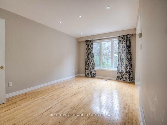 3rd image of 308 Pineland Pl
