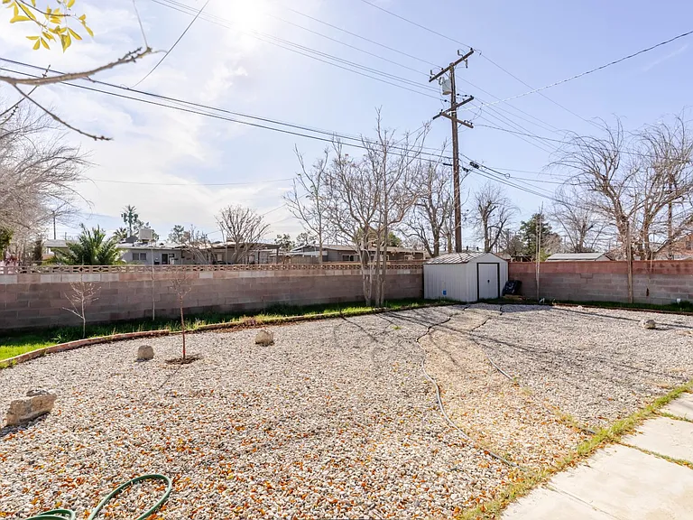 1432 W Avenue H #15 — Photo 16